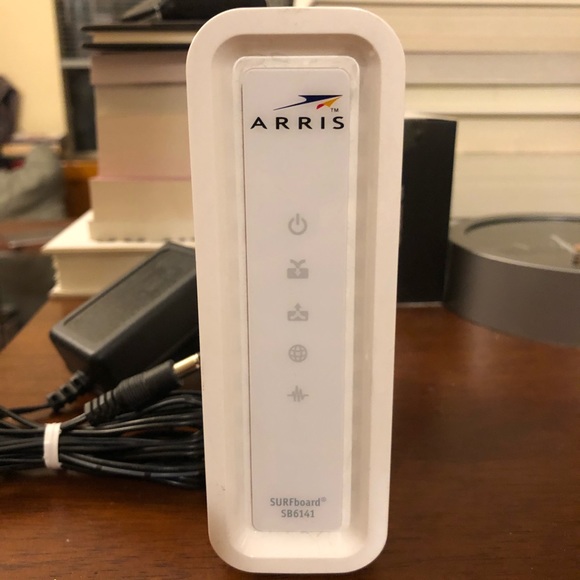 Arris/Motorola SURFboard SB6141 cable modem - Picture 1 of 2